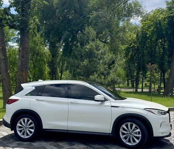 Білий Інфініті QX50, об'ємом двигуна 2 л та пробігом 121 тис. км за 24000 $, фото 2 на Automoto.ua