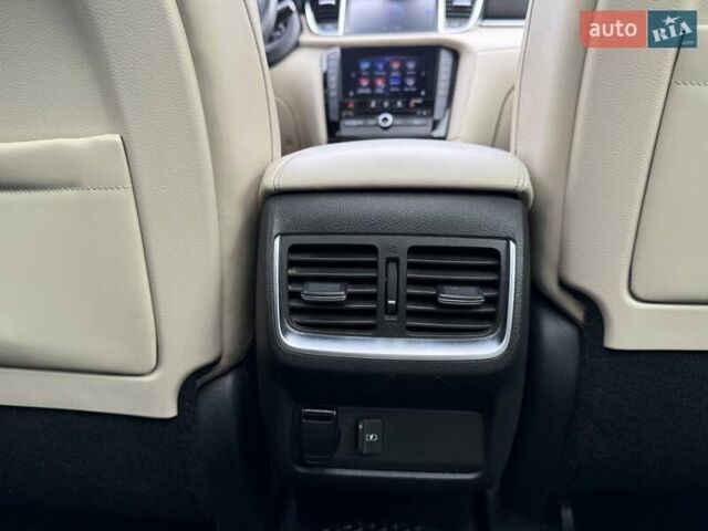 Белый Инфинити QX50, объемом двигателя 2 л и пробегом 77 тыс. км за 19498 $, фото 72 на Automoto.ua