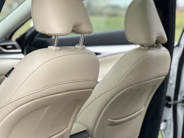 Белый Инфинити QX50, объемом двигателя 2 л и пробегом 270 тыс. км за 15299 $, фото 7 на Automoto.ua