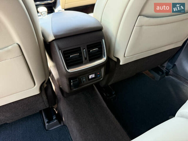 Білий Інфініті QX50, об'ємом двигуна 2 л та пробігом 67 тис. км за 24900 $, фото 17 на Automoto.ua