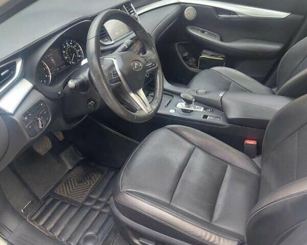 Белый Инфинити QX50, объемом двигателя 2 л и пробегом 91 тыс. км за 28700 $, фото 8 на Automoto.ua