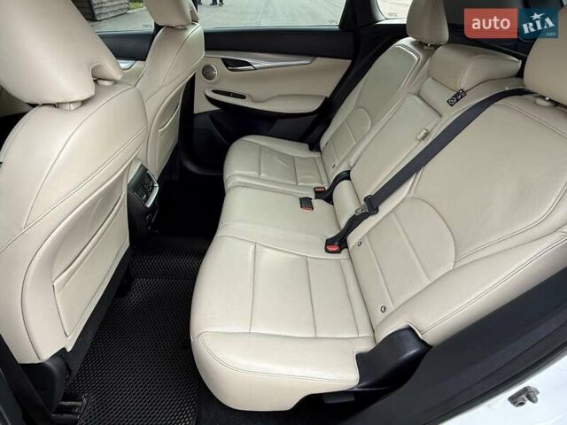 Белый Инфинити QX50, объемом двигателя 2 л и пробегом 77 тыс. км за 19498 $, фото 58 на Automoto.ua