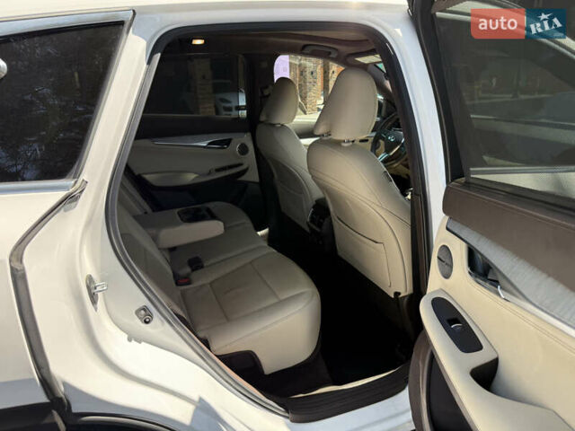 Білий Інфініті QX50, об'ємом двигуна 2 л та пробігом 67 тис. км за 24900 $, фото 20 на Automoto.ua