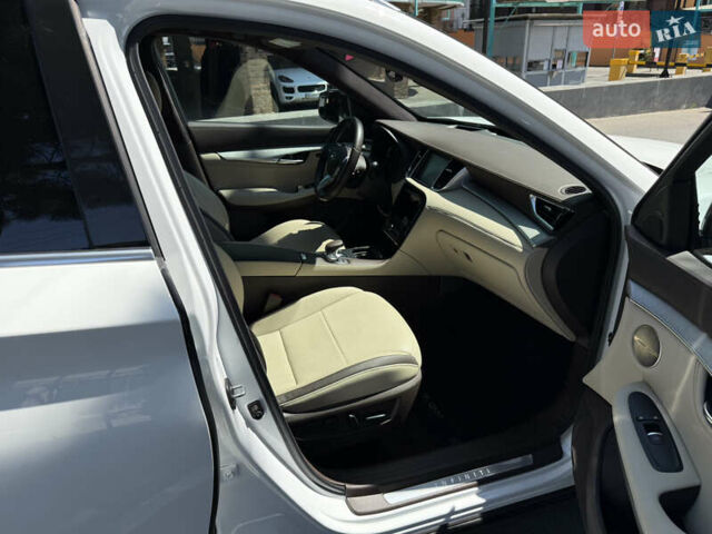 Білий Інфініті QX50, об'ємом двигуна 2 л та пробігом 67 тис. км за 24900 $, фото 24 на Automoto.ua