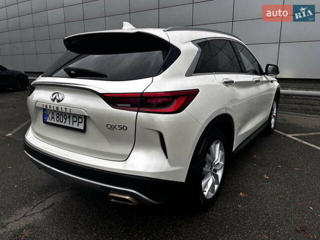 Білий Інфініті QX50, об'ємом двигуна 2 л та пробігом 90 тис. км за 22500 $, фото 9 на Automoto.ua