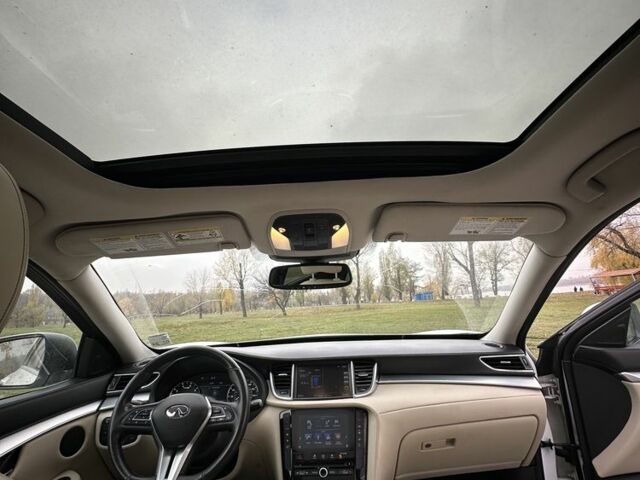 Белый Инфинити QX50, объемом двигателя 2 л и пробегом 270 тыс. км за 15299 $, фото 9 на Automoto.ua