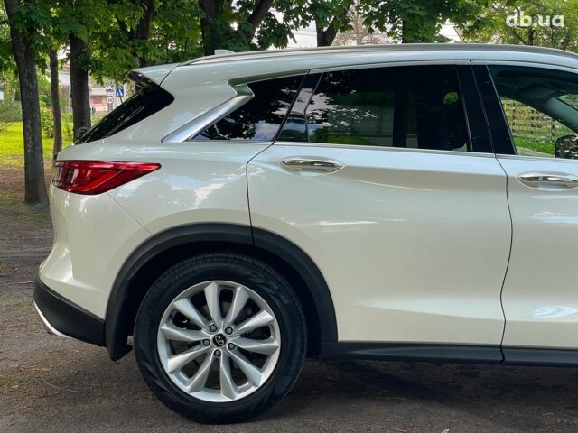 Белый Инфинити QX50, объемом двигателя 2 л и пробегом 74 тыс. км за 26290 $, фото 4 на Automoto.ua