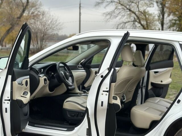 Белый Инфинити QX50, объемом двигателя 2 л и пробегом 270 тыс. км за 15299 $, фото 15 на Automoto.ua