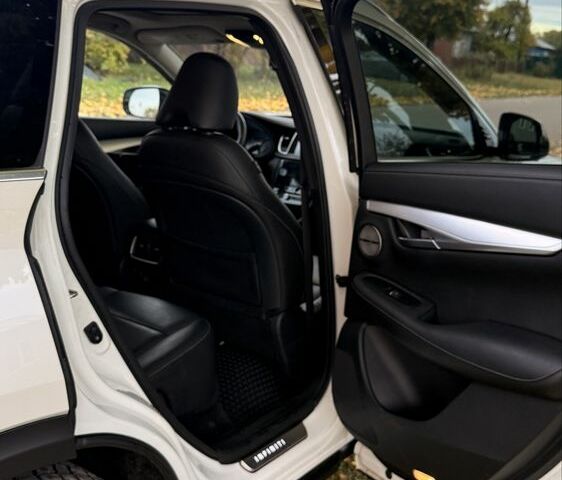 Белый Инфинити QX50, объемом двигателя 2 л и пробегом 117 тыс. км за 26500 $, фото 23 на Automoto.ua