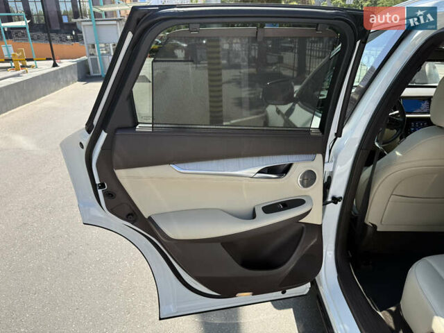 Білий Інфініті QX50, об'ємом двигуна 2 л та пробігом 67 тис. км за 24900 $, фото 15 на Automoto.ua