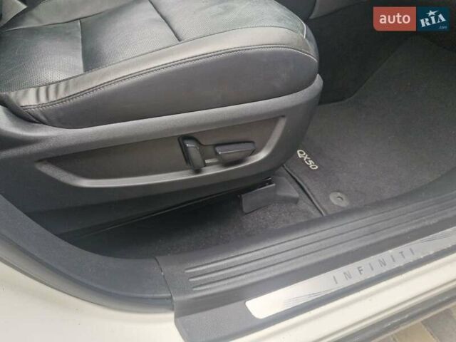 Белый Инфинити QX50, объемом двигателя 2 л и пробегом 95 тыс. км за 19800 $, фото 3 на Automoto.ua
