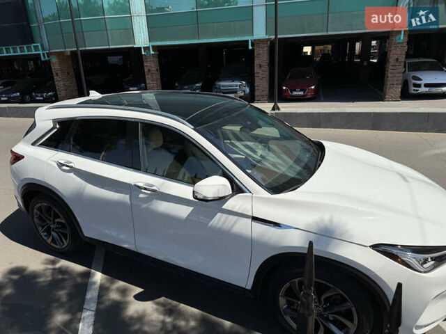 Білий Інфініті QX50, об'ємом двигуна 2 л та пробігом 67 тис. км за 24900 $, фото 7 на Automoto.ua