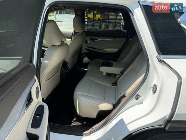 Білий Інфініті QX50, об'ємом двигуна 2 л та пробігом 67 тис. км за 24900 $, фото 16 на Automoto.ua