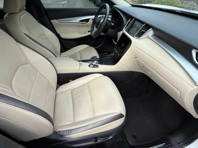 Белый Инфинити QX50, объемом двигателя 2 л и пробегом 77 тыс. км за 19500 $, фото 17 на Automoto.ua