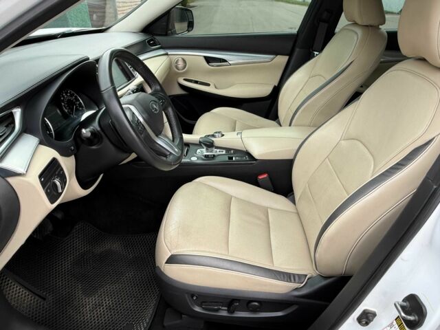 Белый Инфинити QX50, объемом двигателя 2 л и пробегом 77 тыс. км за 19500 $, фото 10 на Automoto.ua