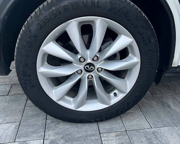 Білий Інфініті QX50, об'ємом двигуна 2 л та пробігом 82 тис. км за 31000 $, фото 15 на Automoto.ua