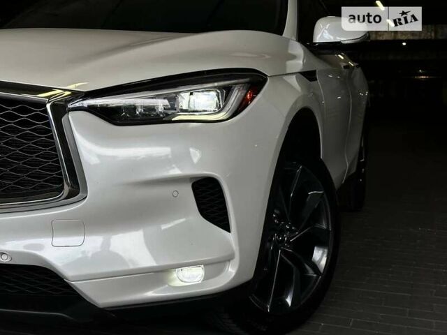 Білий Інфініті QX50, об'ємом двигуна 2 л та пробігом 40 тис. км за 33000 $, фото 9 на Automoto.ua