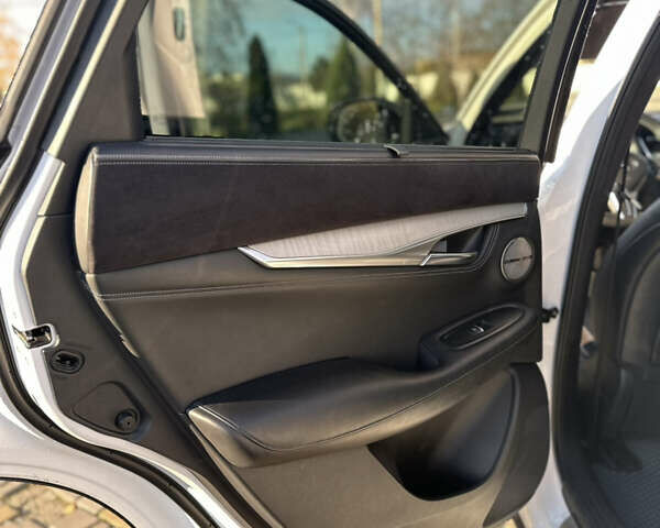 Белый Инфинити QX50, объемом двигателя 2 л и пробегом 126 тыс. км за 23000 $, фото 10 на Automoto.ua