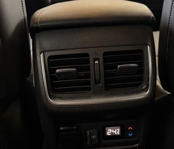 Белый Инфинити QX50, объемом двигателя 2 л и пробегом 117 тыс. км за 26500 $, фото 13 на Automoto.ua