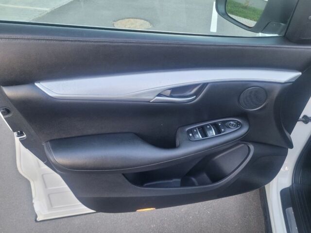 Белый Инфинити QX50, объемом двигателя 2 л и пробегом 212 тыс. км за 18200 $, фото 11 на Automoto.ua