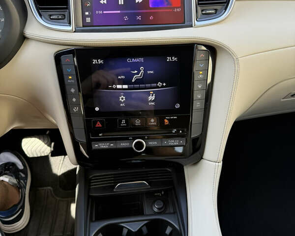 Білий Інфініті QX50, об'ємом двигуна 1.99 л та пробігом 63 тис. км за 25000 $, фото 37 на Automoto.ua