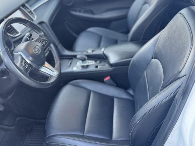 Белый Инфинити QX50, объемом двигателя 2 л и пробегом 212 тыс. км за 18200 $, фото 7 на Automoto.ua