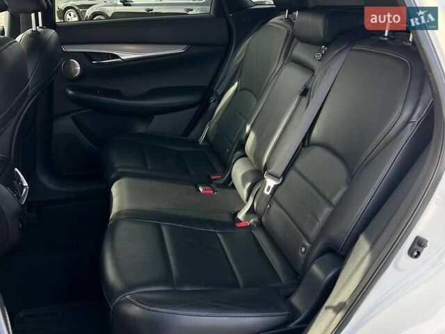 Білий Інфініті QX50, об'ємом двигуна 2 л та пробігом 63 тис. км за 22999 $, фото 18 на Automoto.ua
