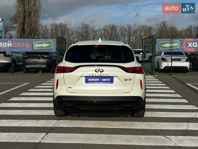 Білий Інфініті QX50, об'ємом двигуна 2 л та пробігом 63 тис. км за 22999 $, фото 5 на Automoto.ua