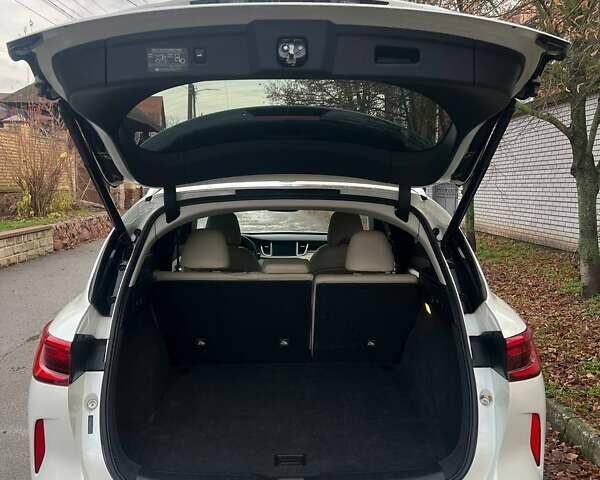 Білий Інфініті QX50, об'ємом двигуна 1.99 л та пробігом 68 тис. км за 31000 $, фото 32 на Automoto.ua