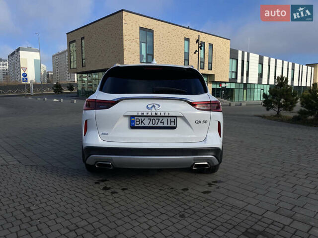Білий Інфініті QX50, об'ємом двигуна 2 л та пробігом 87 тис. км за 30000 $, фото 10 на Automoto.ua