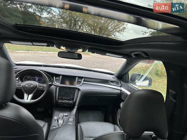 Белый Инфинити QX50, объемом двигателя 2 л и пробегом 46 тыс. км за 22500 $, фото 12 на Automoto.ua