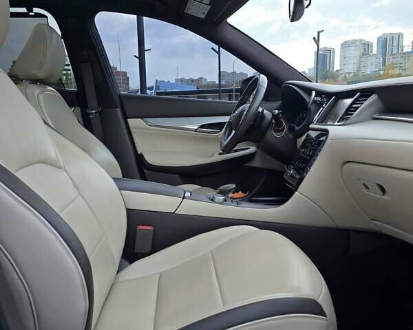 Белый Инфинити QX50, объемом двигателя 1.99 л и пробегом 63 тыс. км за 28300 $, фото 2 на Automoto.ua