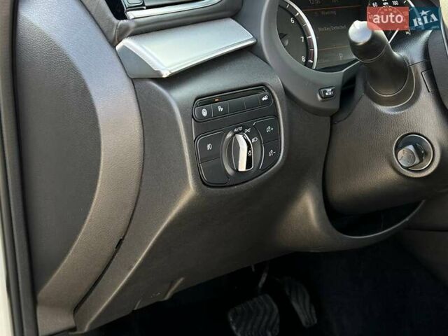 Білий Інфініті QX50, об'ємом двигуна 2 л та пробігом 63 тис. км за 22999 $, фото 9 на Automoto.ua