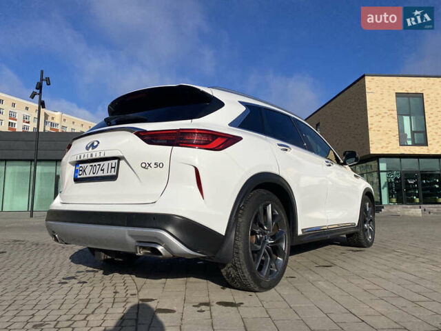 Білий Інфініті QX50, об'ємом двигуна 2 л та пробігом 87 тис. км за 30000 $, фото 2 на Automoto.ua