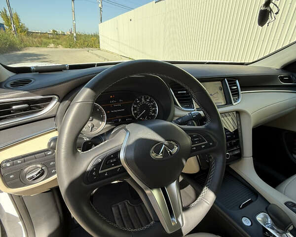 Білий Інфініті QX50, об'ємом двигуна 1.99 л та пробігом 63 тис. км за 25000 $, фото 21 на Automoto.ua