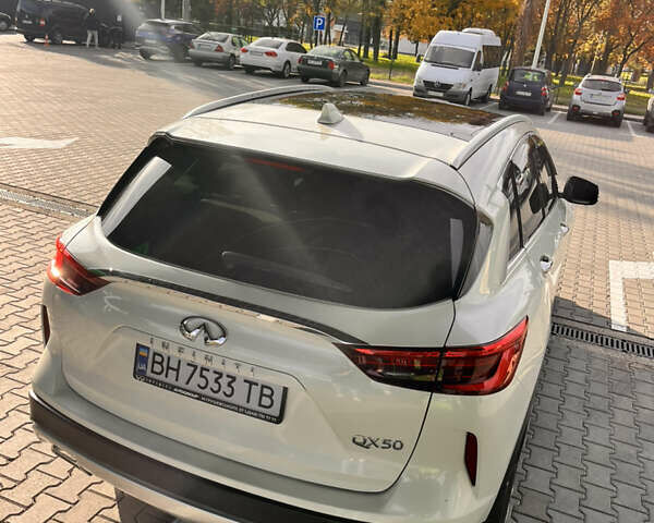 Белый Инфинити QX50, объемом двигателя 2 л и пробегом 71 тыс. км за 28500 $, фото 13 на Automoto.ua