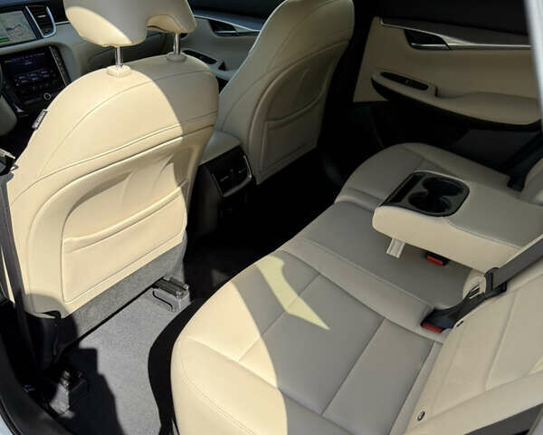 Білий Інфініті QX50, об'ємом двигуна 1.99 л та пробігом 63 тис. км за 25000 $, фото 11 на Automoto.ua