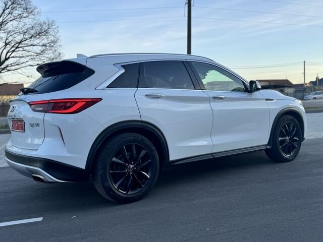 Белый Инфинити QX50, объемом двигателя 2 л и пробегом 212 тыс. км за 18200 $, фото 4 на Automoto.ua