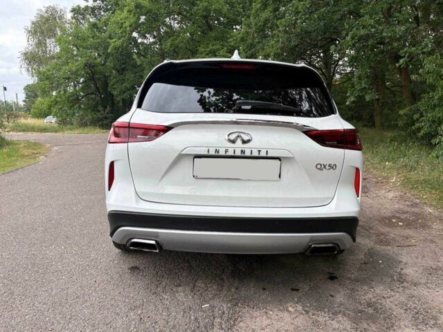 Белый Инфинити QX50, объемом двигателя 2 л и пробегом 72 тыс. км за 15000 $, фото 4 на Automoto.ua