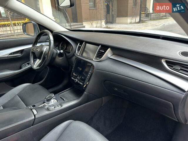 Білий Інфініті QX50, об'ємом двигуна 2 л та пробігом 160 тис. км за 21000 $, фото 8 на Automoto.ua