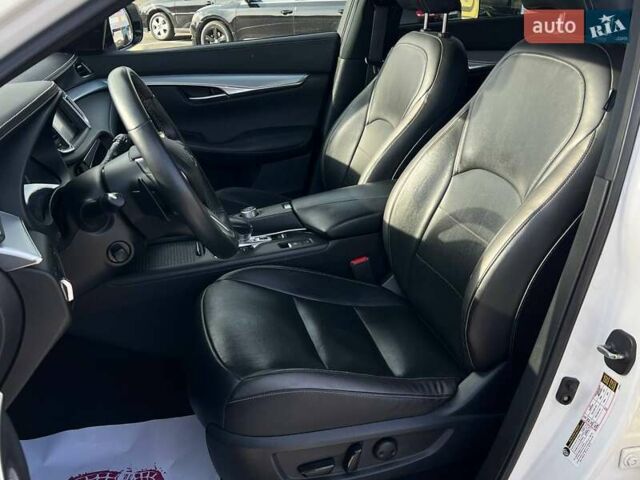 Білий Інфініті QX50, об'ємом двигуна 2 л та пробігом 63 тис. км за 22999 $, фото 17 на Automoto.ua