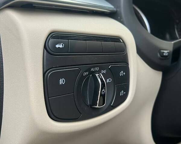 Білий Інфініті QX50, об'ємом двигуна 1.99 л та пробігом 68 тис. км за 31000 $, фото 24 на Automoto.ua