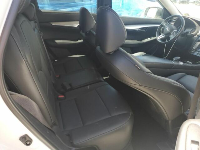 Белый Инфинити QX50, объемом двигателя 2 л и пробегом 203 тыс. км за 13400 $, фото 8 на Automoto.ua