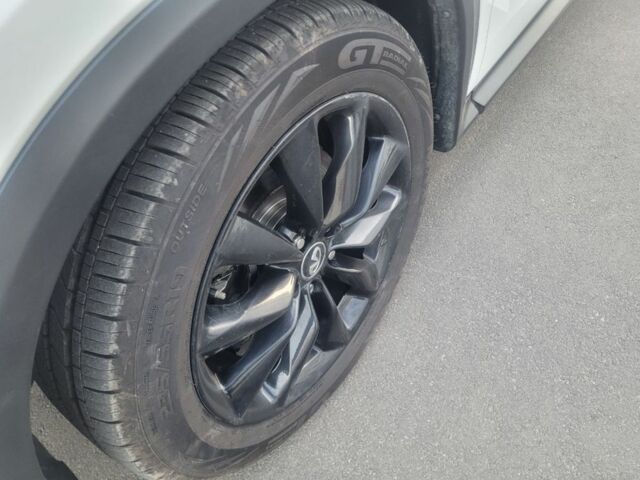 Белый Инфинити QX50, объемом двигателя 2 л и пробегом 212 тыс. км за 18200 $, фото 12 на Automoto.ua