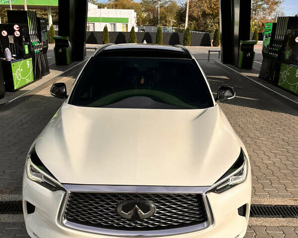 Белый Инфинити QX50, объемом двигателя 2 л и пробегом 71 тыс. км за 28500 $, фото 2 на Automoto.ua