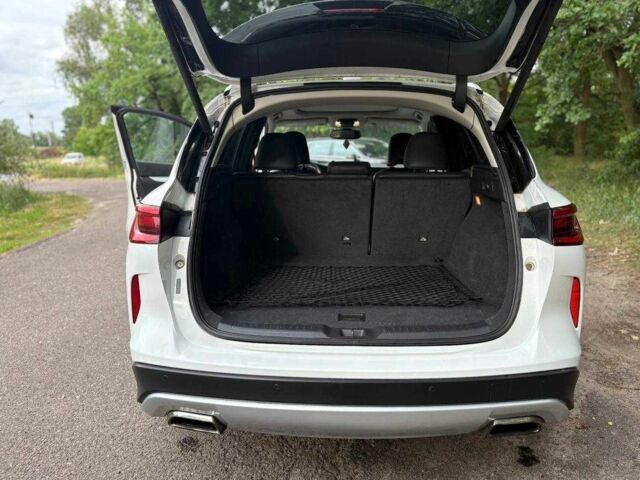Белый Инфинити QX50, объемом двигателя 2 л и пробегом 72 тыс. км за 15000 $, фото 6 на Automoto.ua