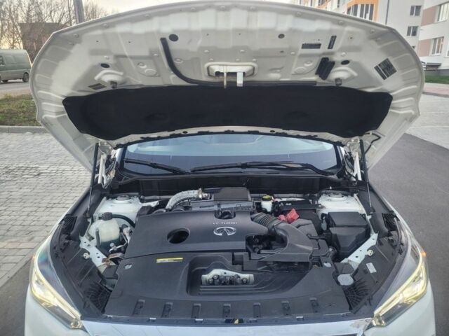 Белый Инфинити QX50, объемом двигателя 2 л и пробегом 212 тыс. км за 18200 $, фото 23 на Automoto.ua