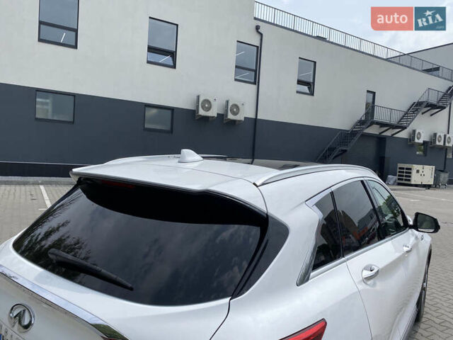 Белый Инфинити QX50, объемом двигателя 2 л и пробегом 87 тыс. км за 29000 $, фото 18 на Automoto.ua