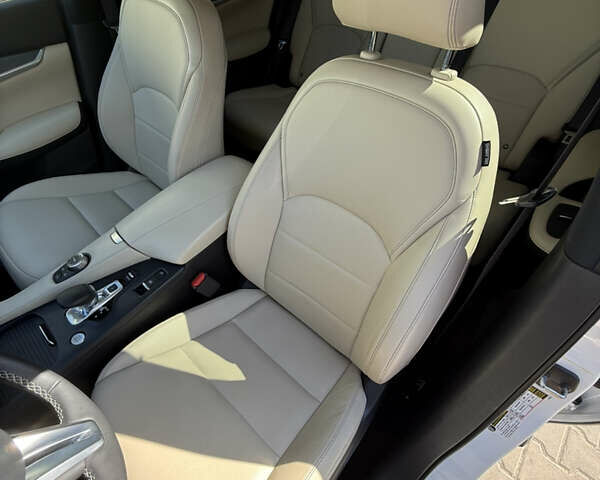 Білий Інфініті QX50, об'ємом двигуна 1.99 л та пробігом 63 тис. км за 25000 $, фото 20 на Automoto.ua