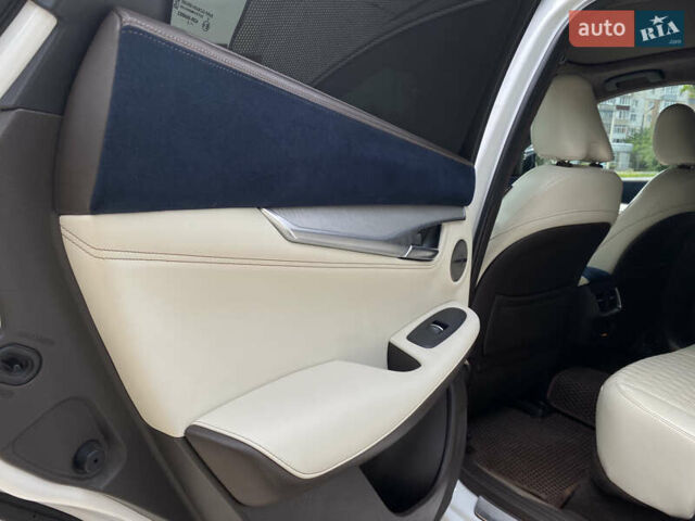 Белый Инфинити QX50, объемом двигателя 2 л и пробегом 87 тыс. км за 29000 $, фото 22 на Automoto.ua